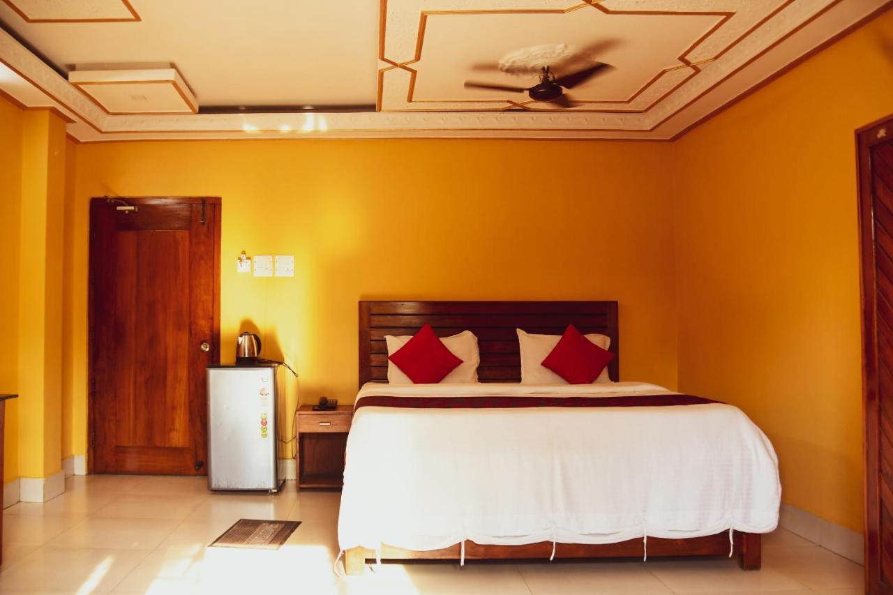 Hotel Nakshatra Karimganj Exterior foto
